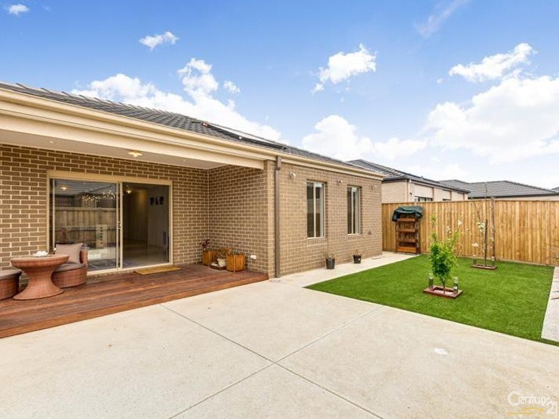 29 Martaban Crescent, Point Cook VIC 3030