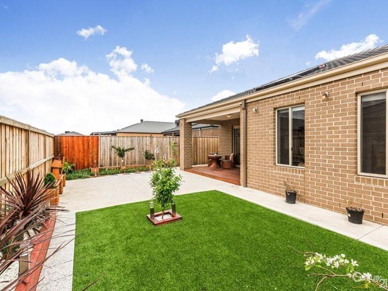 29 Martaban Crescent, Point Cook VIC 3030
