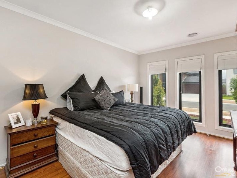 4 Baybreeze Street, Point Cook VIC 3030