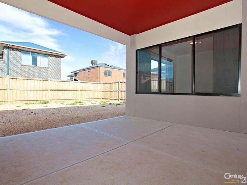 4 Baybreeze Street, Point Cook VIC 3030