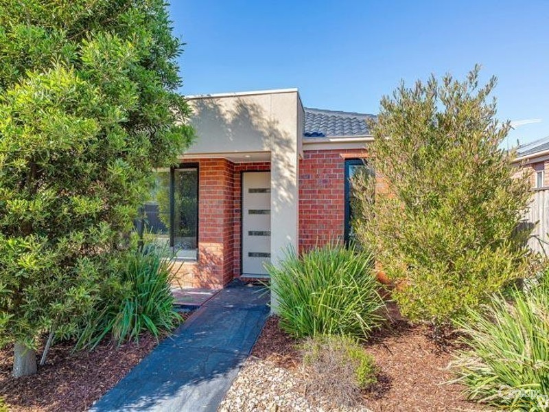 16 Jemma Avenue, Point Cook VIC 3030