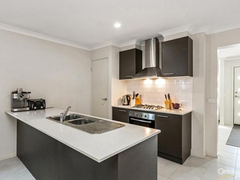 16 Jemma Avenue, Point Cook VIC 3030