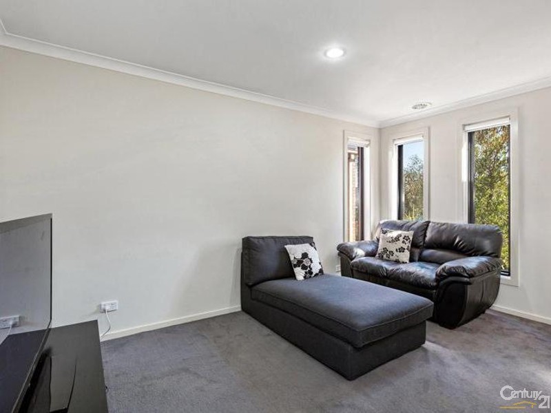 16 Jemma Avenue, Point Cook VIC 3030