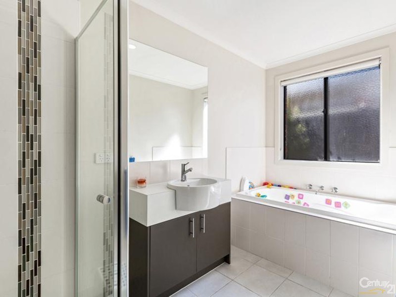 16 Jemma Avenue, Point Cook VIC 3030