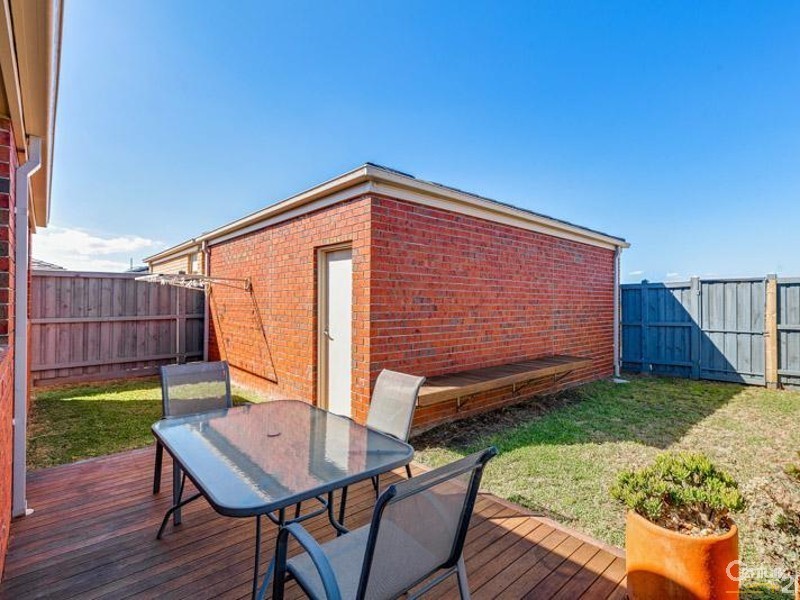 16 Jemma Avenue, Point Cook VIC 3030