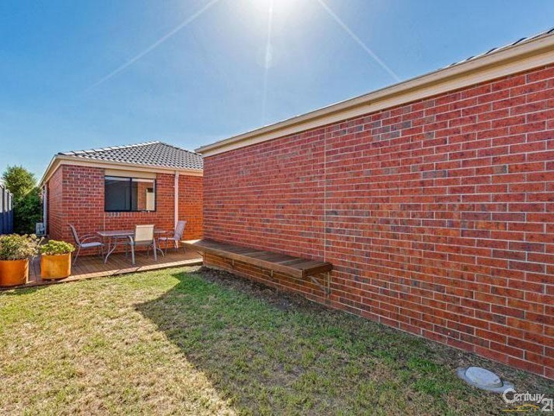 16 Jemma Avenue, Point Cook VIC 3030