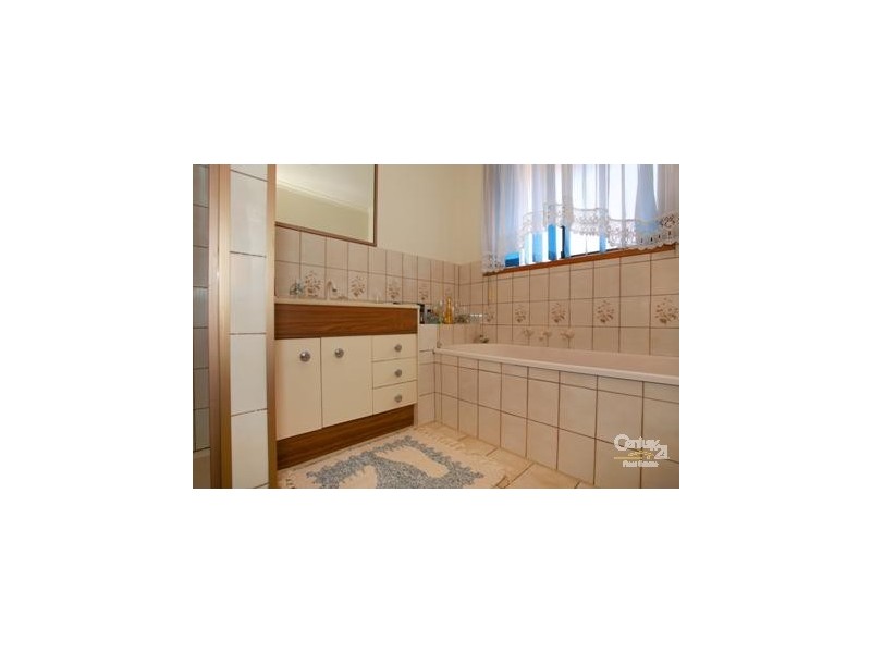 38 Bellbrook Drive, Dandenong North VIC 3175