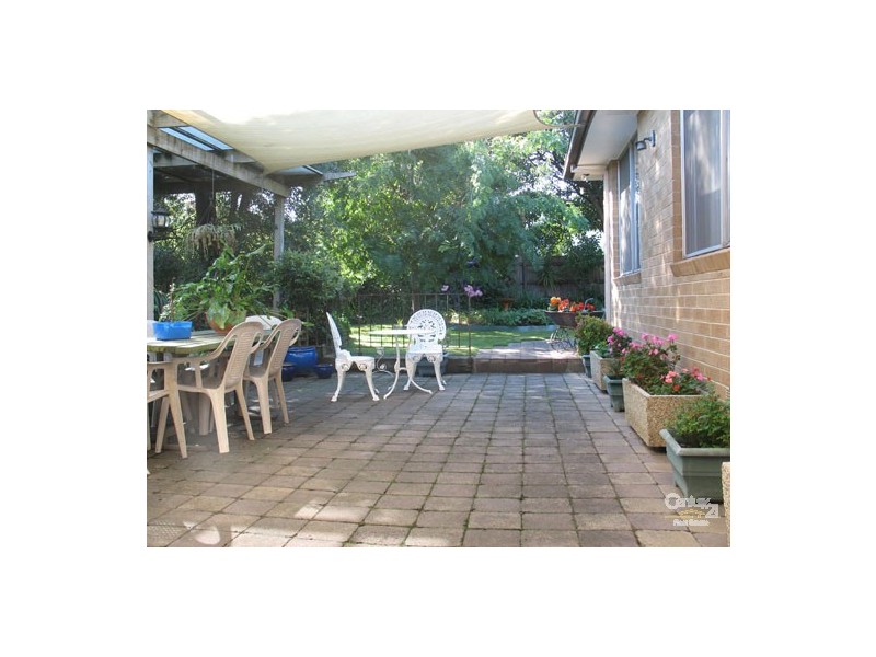 15 Regnans Avenue, Endeavour Hills VIC 3802