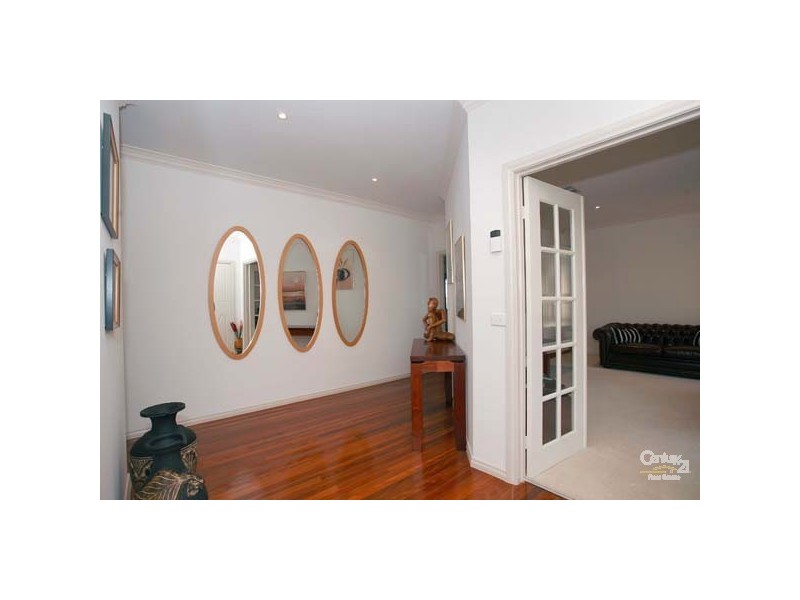 7 Glendale Crescent, Berwick VIC 3806