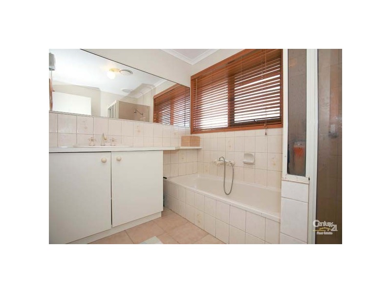 5 Antrim Close, Endeavour Hills VIC 3802