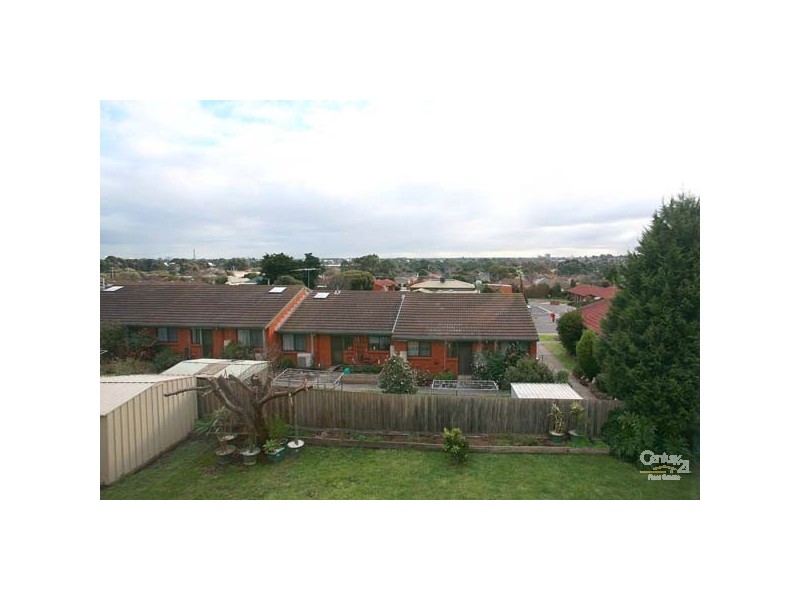 9 Gumbuya Close, Eumemmerring VIC 3177