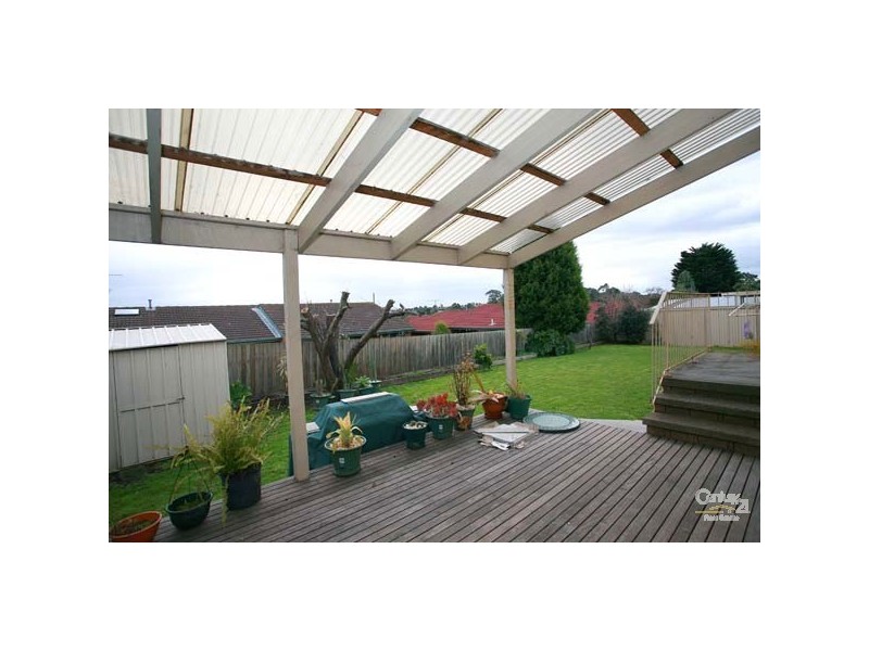 9 Gumbuya Close, Eumemmerring VIC 3177