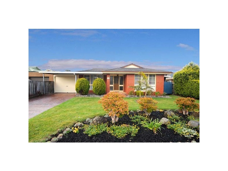 18 Primrose Hill Close, Endeavour Hills VIC 3802
