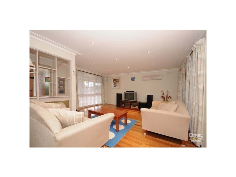 18 Primrose Hill Close, Endeavour Hills VIC 3802