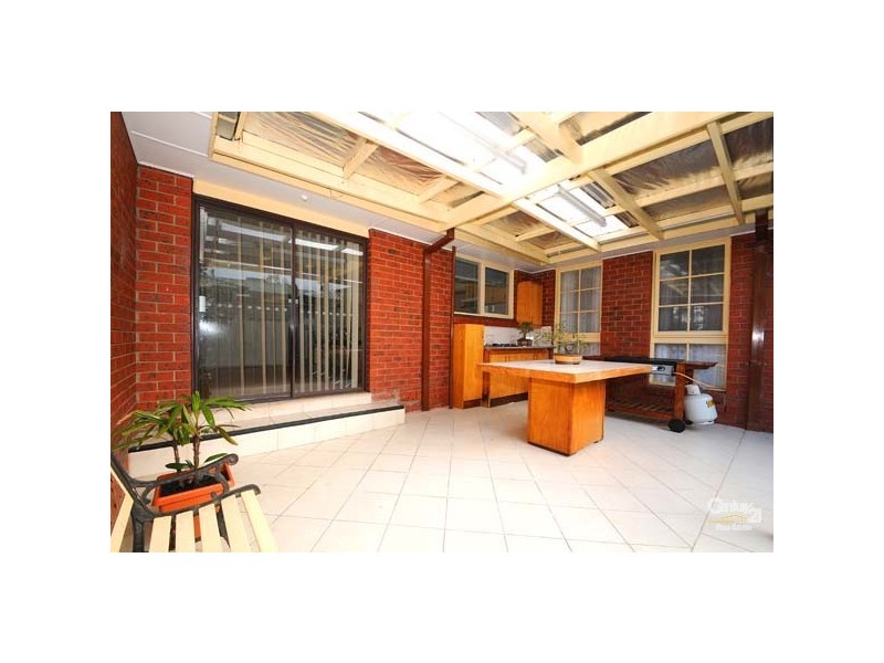 18 Primrose Hill Close, Endeavour Hills VIC 3802