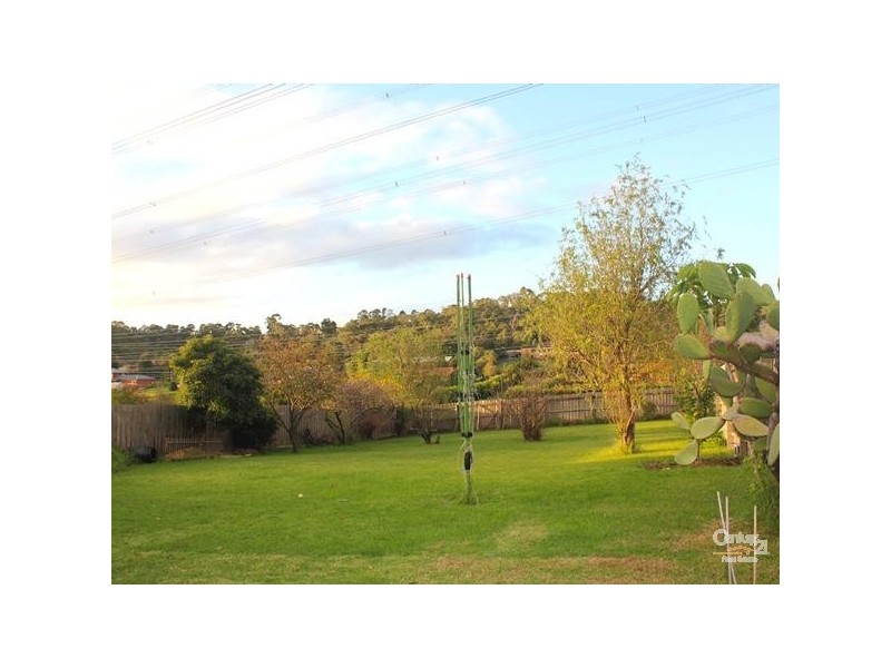 2 Janmara Ct, Endeavour Hills VIC 3802