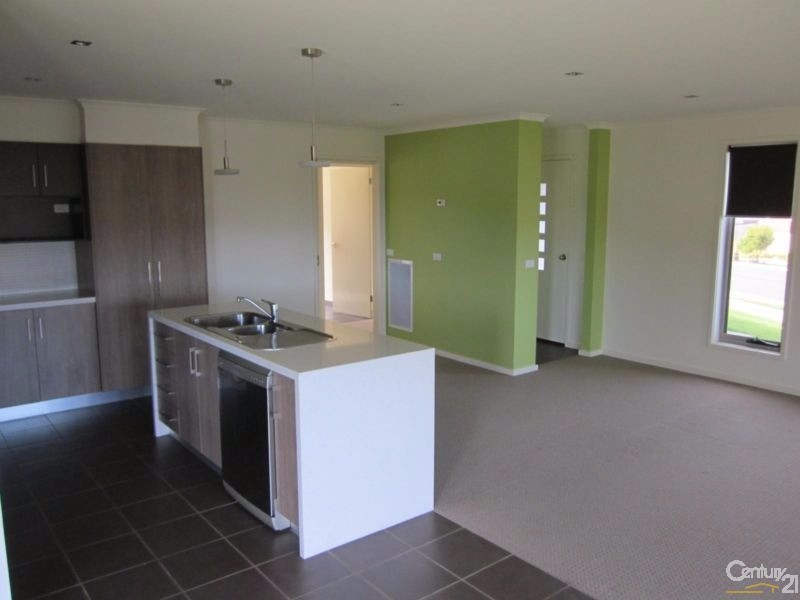 34  Adriana Crescent, Warrnambool VIC 3280