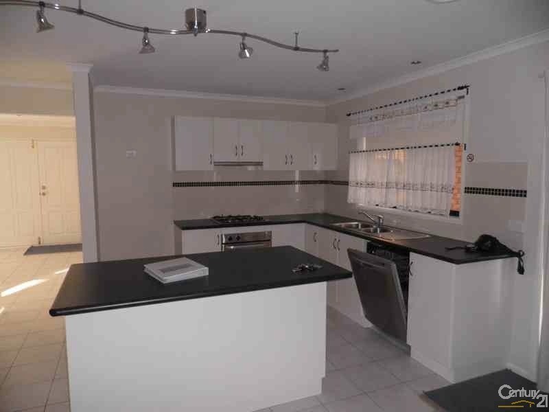 8  Lockett Drive, Warrnambool VIC 3280