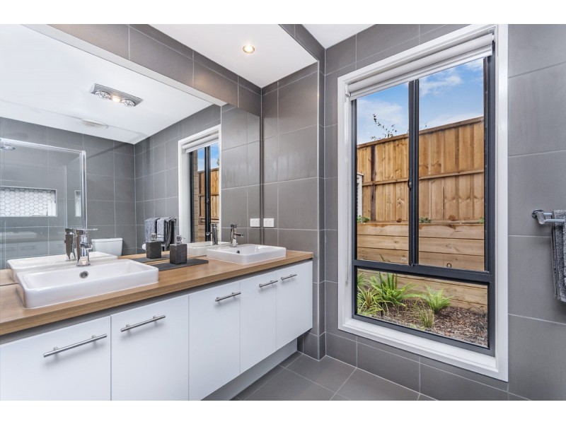 44 Somerville Boulevard, Warrnambool VIC 3280