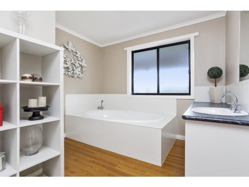 1579 Warrnambool – Caramut Road, Winslow VIC 3281