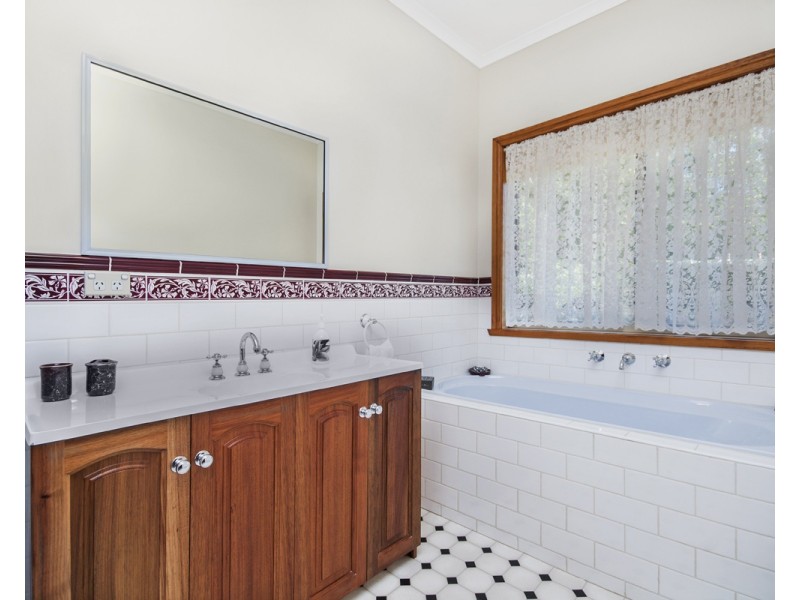 53 Barries Road, Bushfield VIC 3281