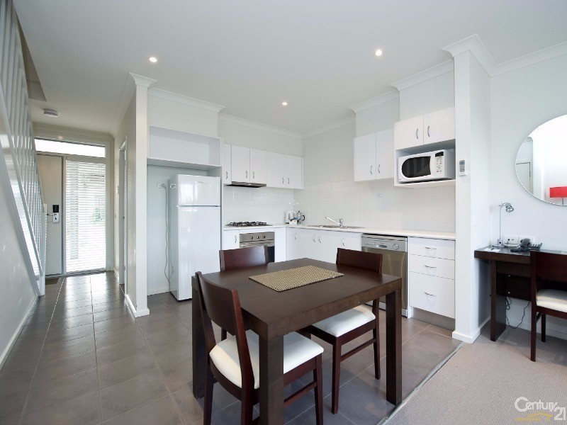 22/9 Greg Norman Drive, Sanctuary Lakes VIC 3030