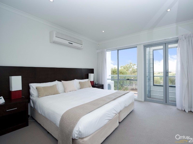 22/9 Greg Norman Drive, Sanctuary Lakes VIC 3030