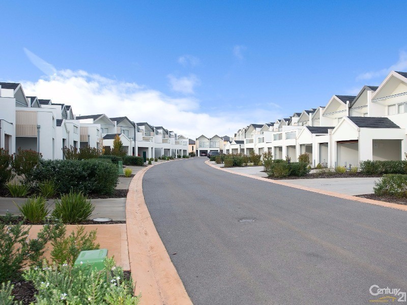 22/9 Greg Norman Drive, Sanctuary Lakes VIC 3030