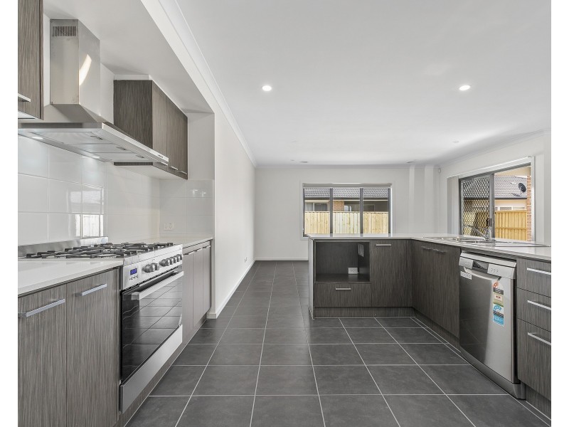 86 Bondi Parade, Point Cook VIC 3030