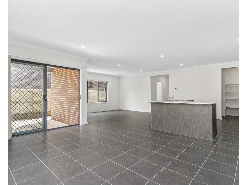 86 Bondi Parade, Point Cook VIC 3030