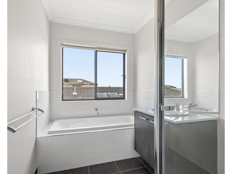 86 Bondi Parade, Point Cook VIC 3030