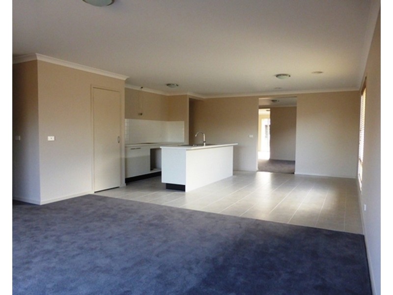 14 Solitude Crescent, Point Cook VIC 3030