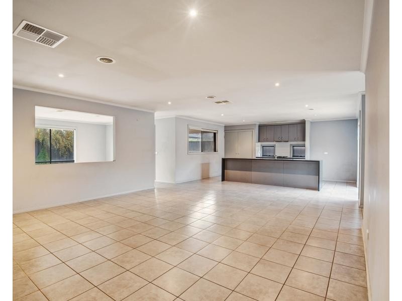 8 Juniper Avenue, Point Cook VIC 3030