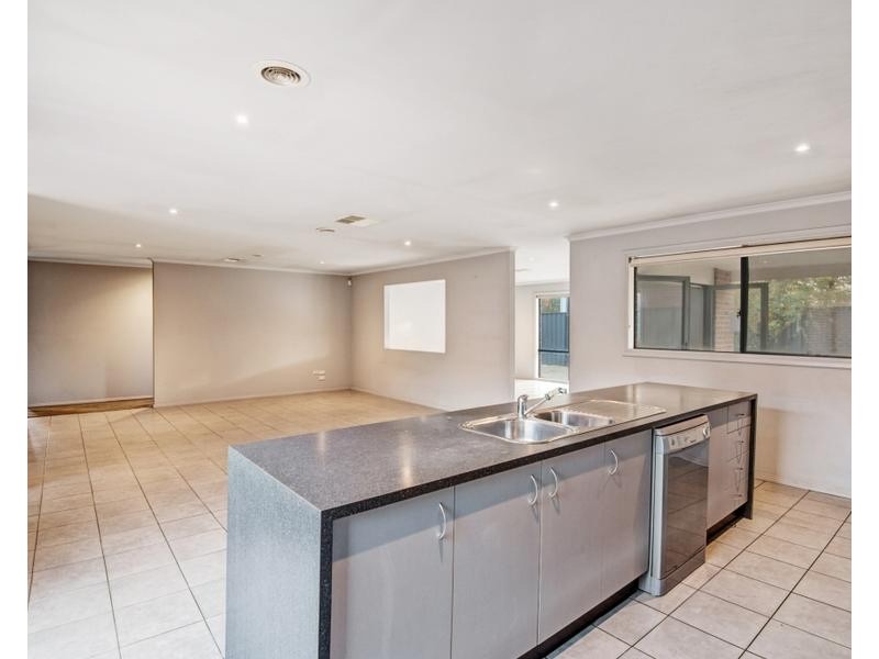 8 Juniper Avenue, Point Cook VIC 3030