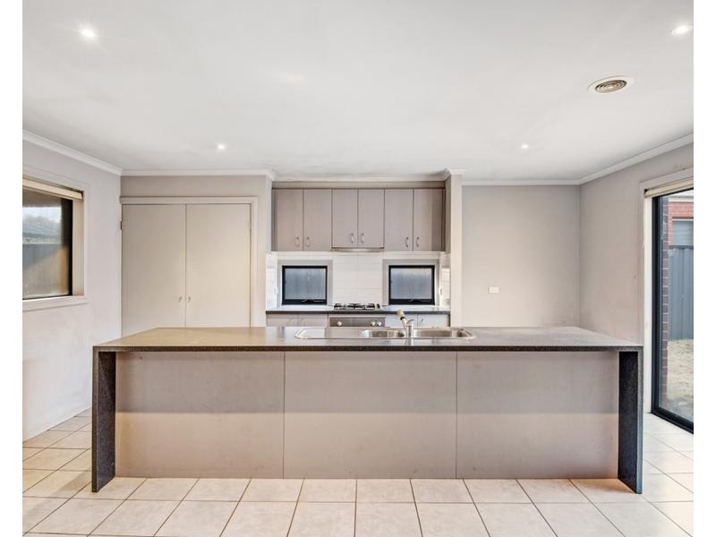 8 Juniper Avenue, Point Cook VIC 3030