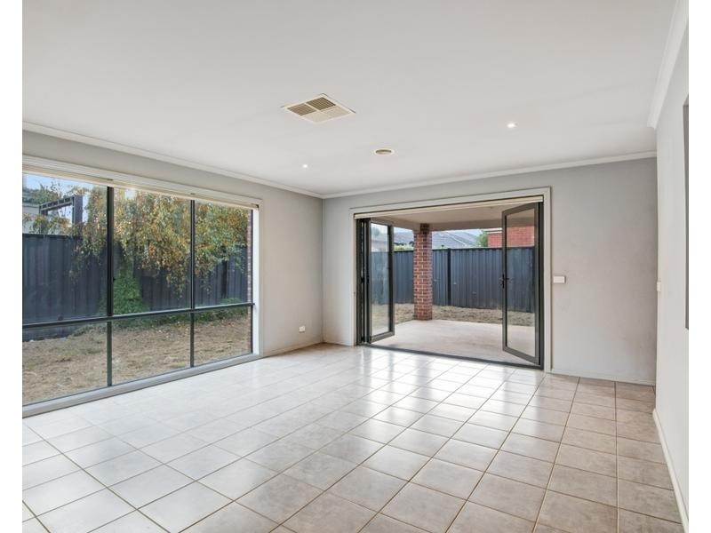 8 Juniper Avenue, Point Cook VIC 3030