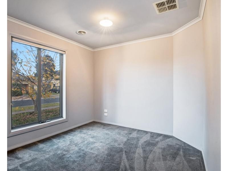8 Juniper Avenue, Point Cook VIC 3030