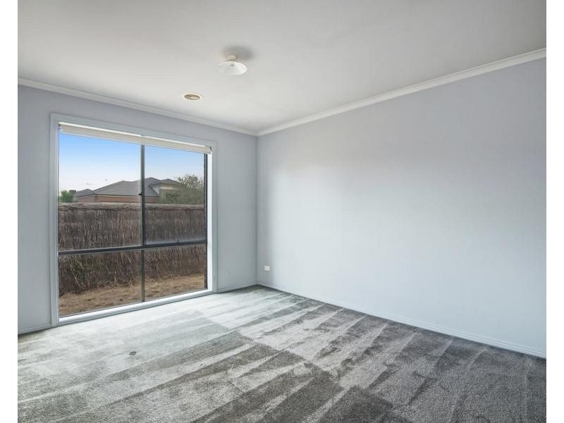 8 Juniper Avenue, Point Cook VIC 3030
