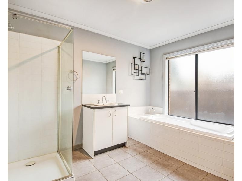 8 Juniper Avenue, Point Cook VIC 3030