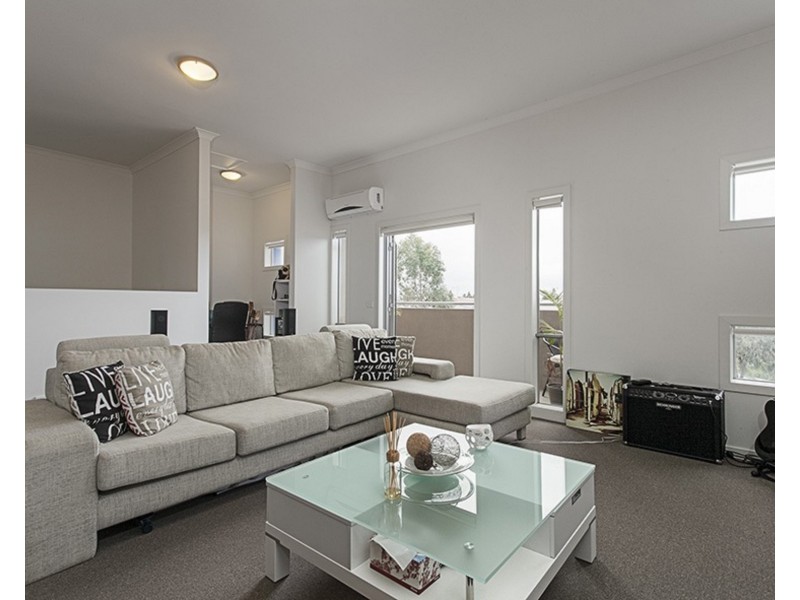 2/17 Tom Roberts Parade, Point Cook VIC 3030