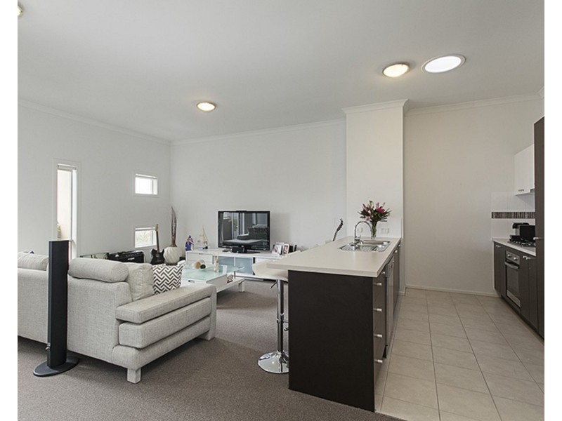 2/17 Tom Roberts Parade, Point Cook VIC 3030