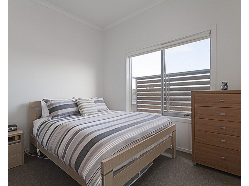 2/17 Tom Roberts Parade, Point Cook VIC 3030