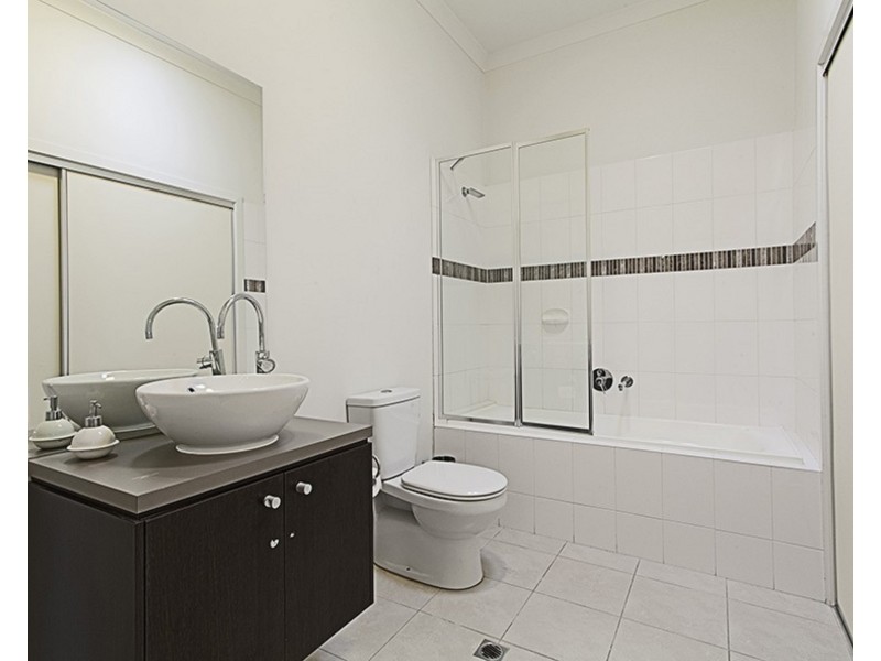 2/17 Tom Roberts Parade, Point Cook VIC 3030