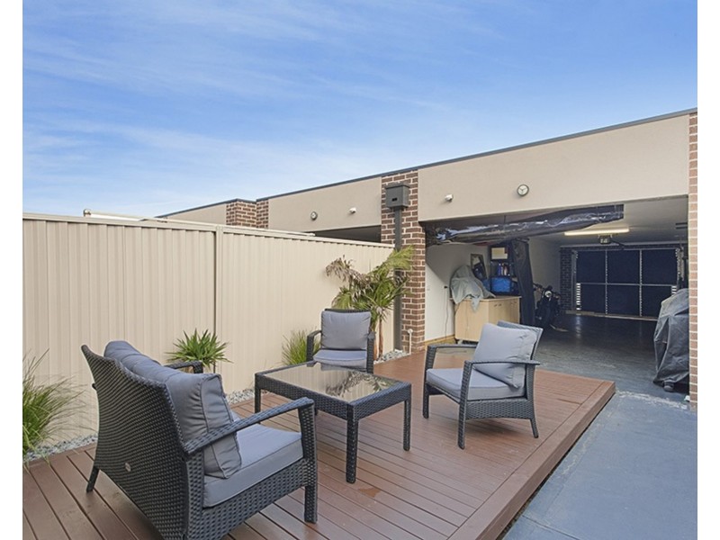 2/17 Tom Roberts Parade, Point Cook VIC 3030