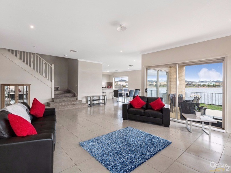 10 Rhode Island Close, Sanctuary Lakes VIC 3030