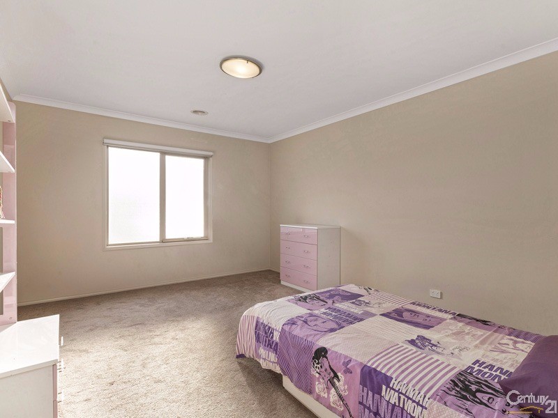 10 Rhode Island Close, Sanctuary Lakes VIC 3030