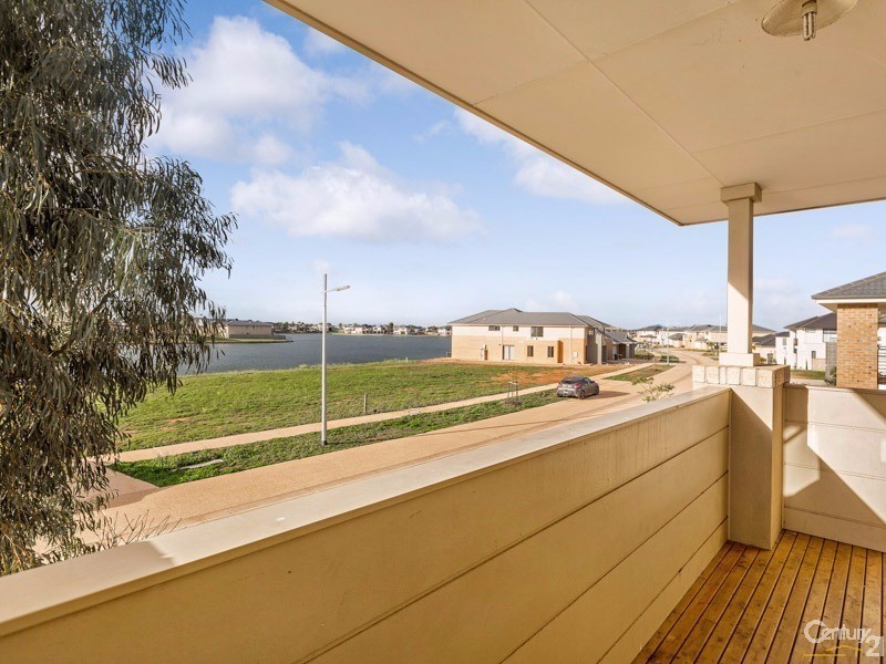 10 Rhode Island Close, Sanctuary Lakes VIC 3030