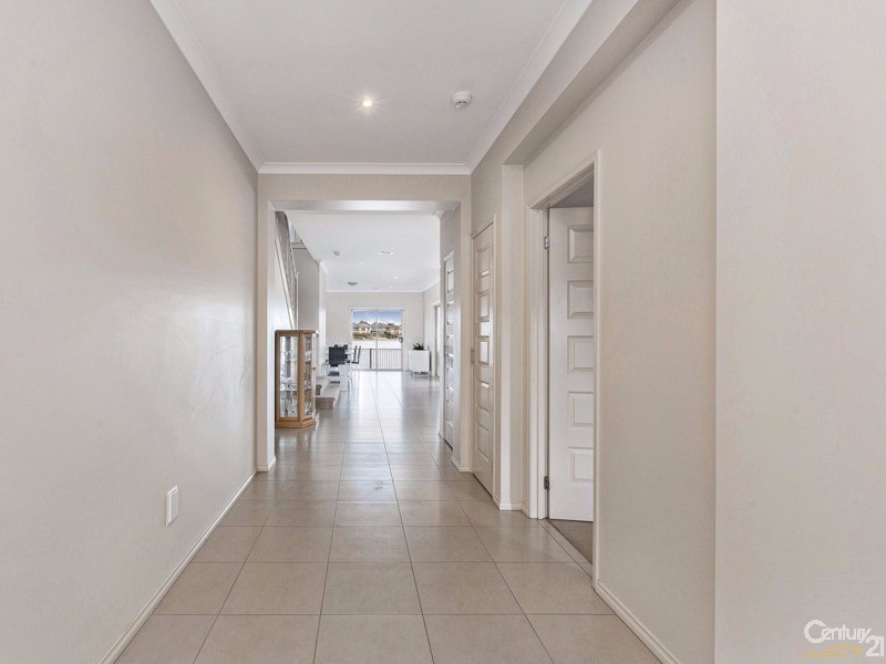 10 Rhode Island Close, Sanctuary Lakes VIC 3030