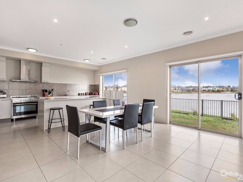 10 Rhode Island Close, Sanctuary Lakes VIC 3030