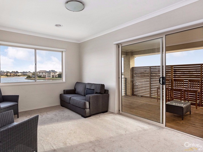 10 Rhode Island Close, Sanctuary Lakes VIC 3030
